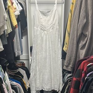 Elegant White Sleeveless Dress